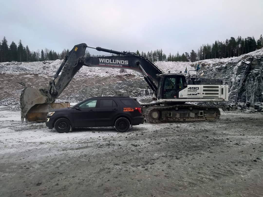 Widlunds Liebherr 490 grävmaskin med skopa